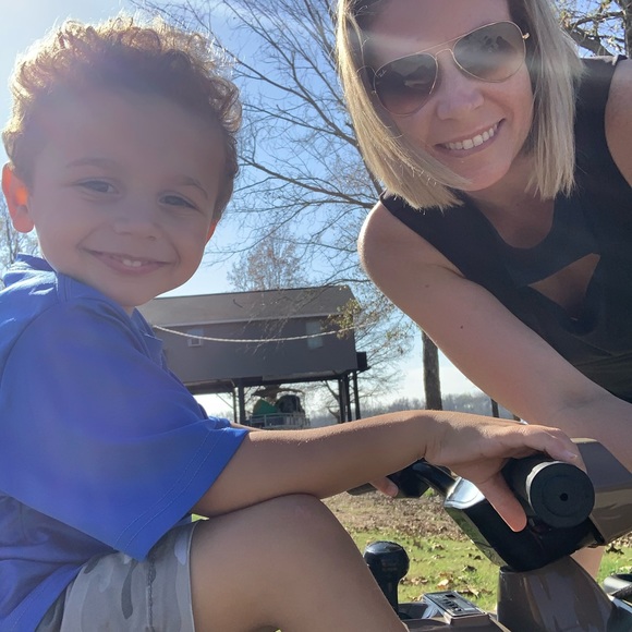 Meet your Posher, Jessica - Picture 1 of 1